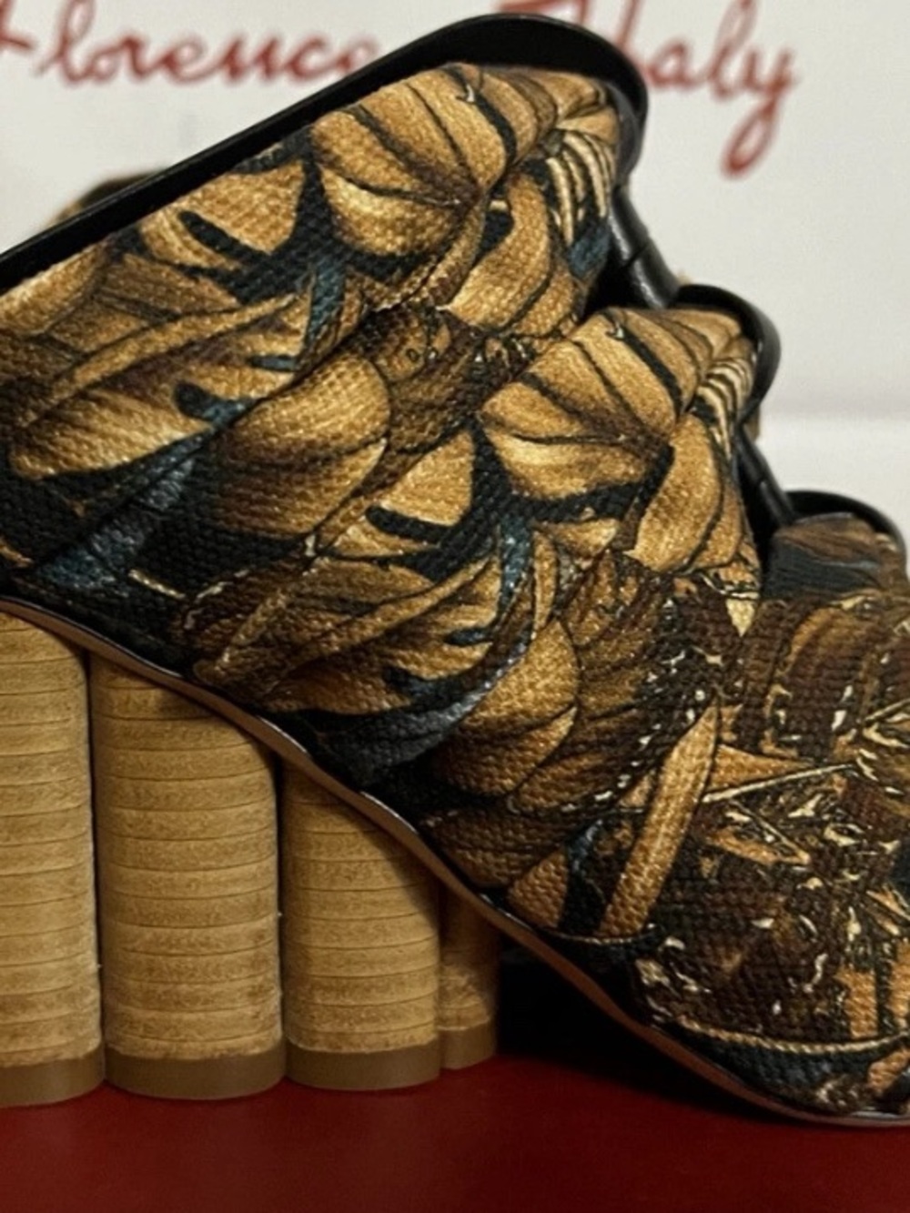Salvatore Ferragamo solki sz 8.5 Brown floral Printed Knotted Block Heel Sandals - Picture 3 of 7